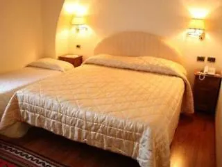 Konukevi Casale De Santis 4*